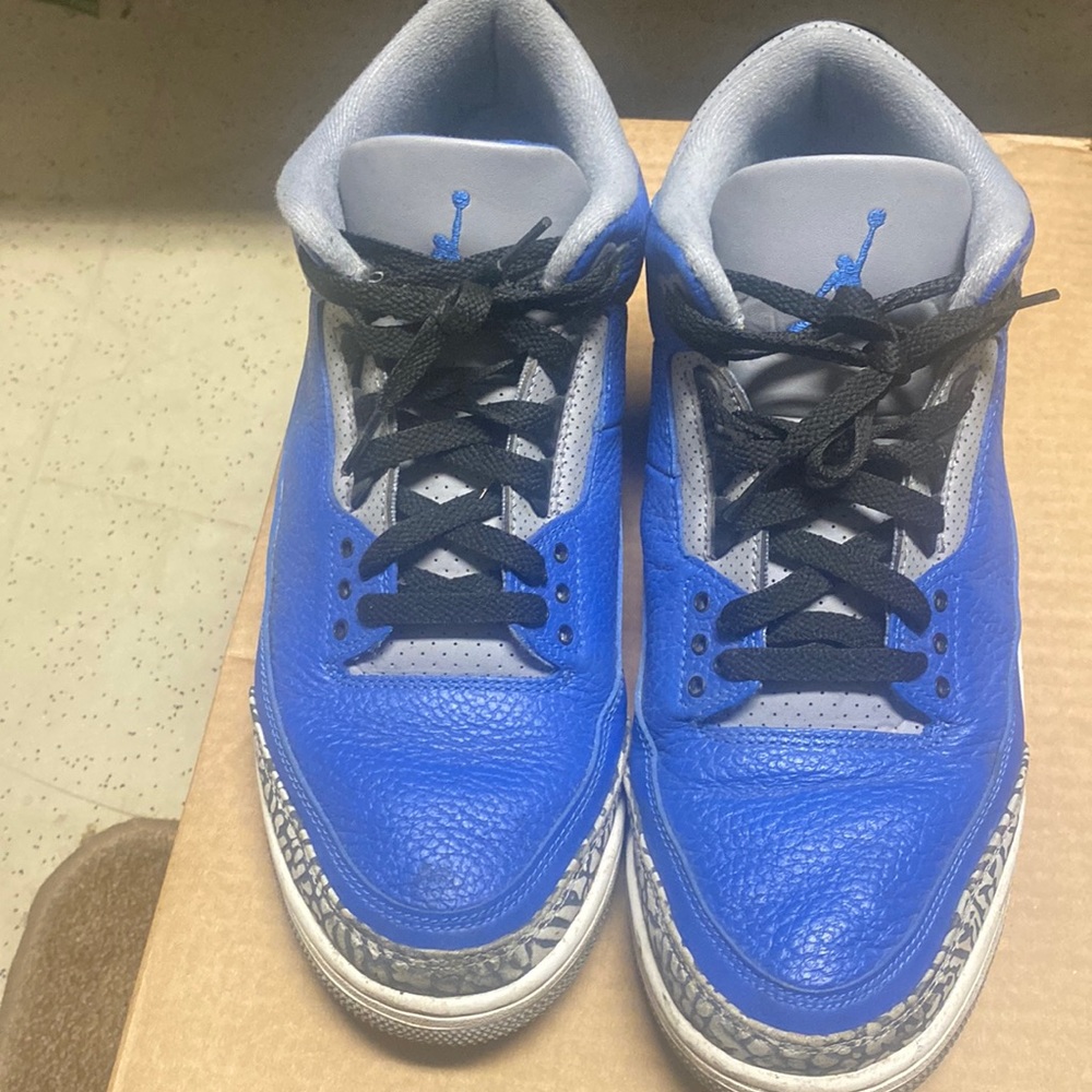 Air Jordan 3 Varsity Royal Cement